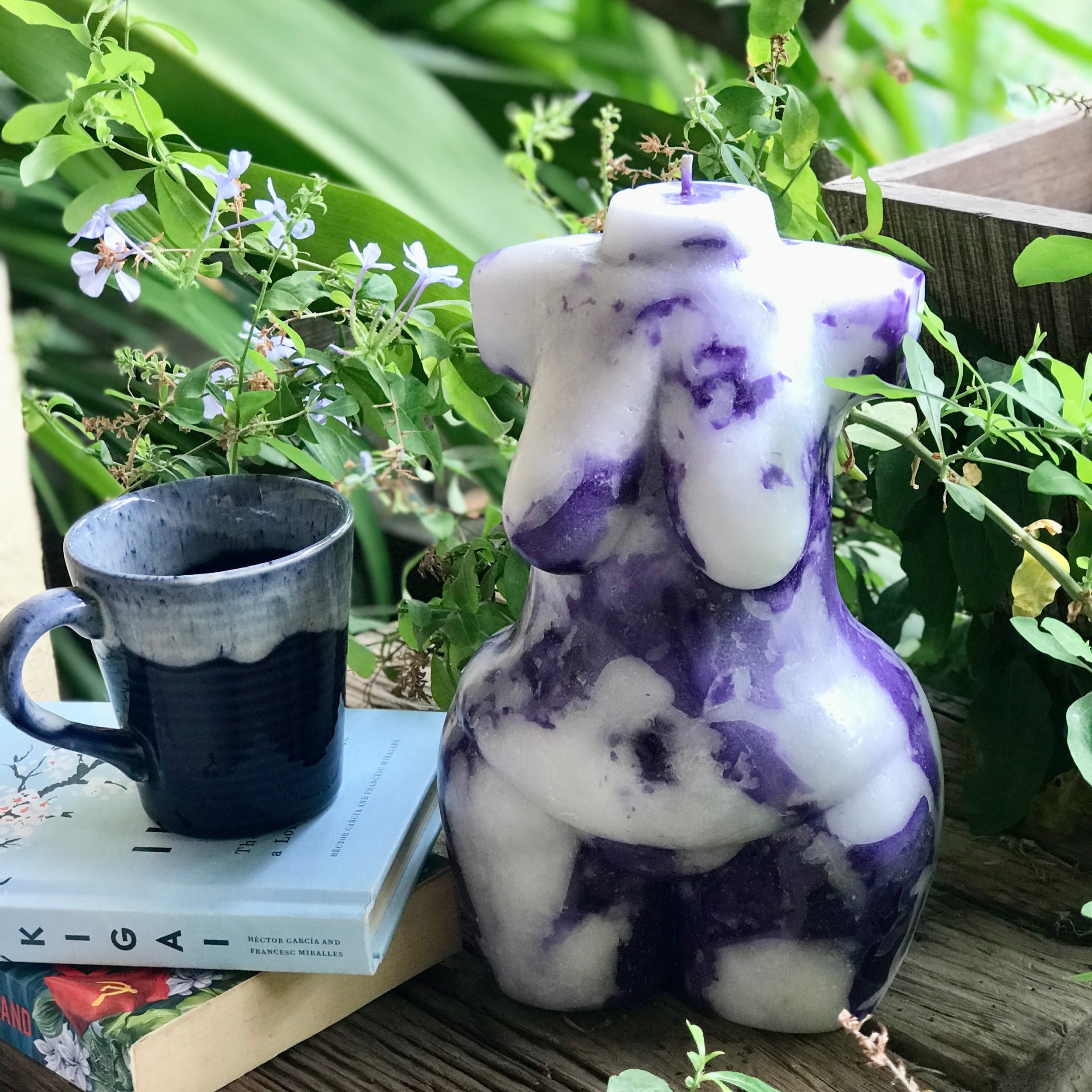 Sculpted Curvy Candle