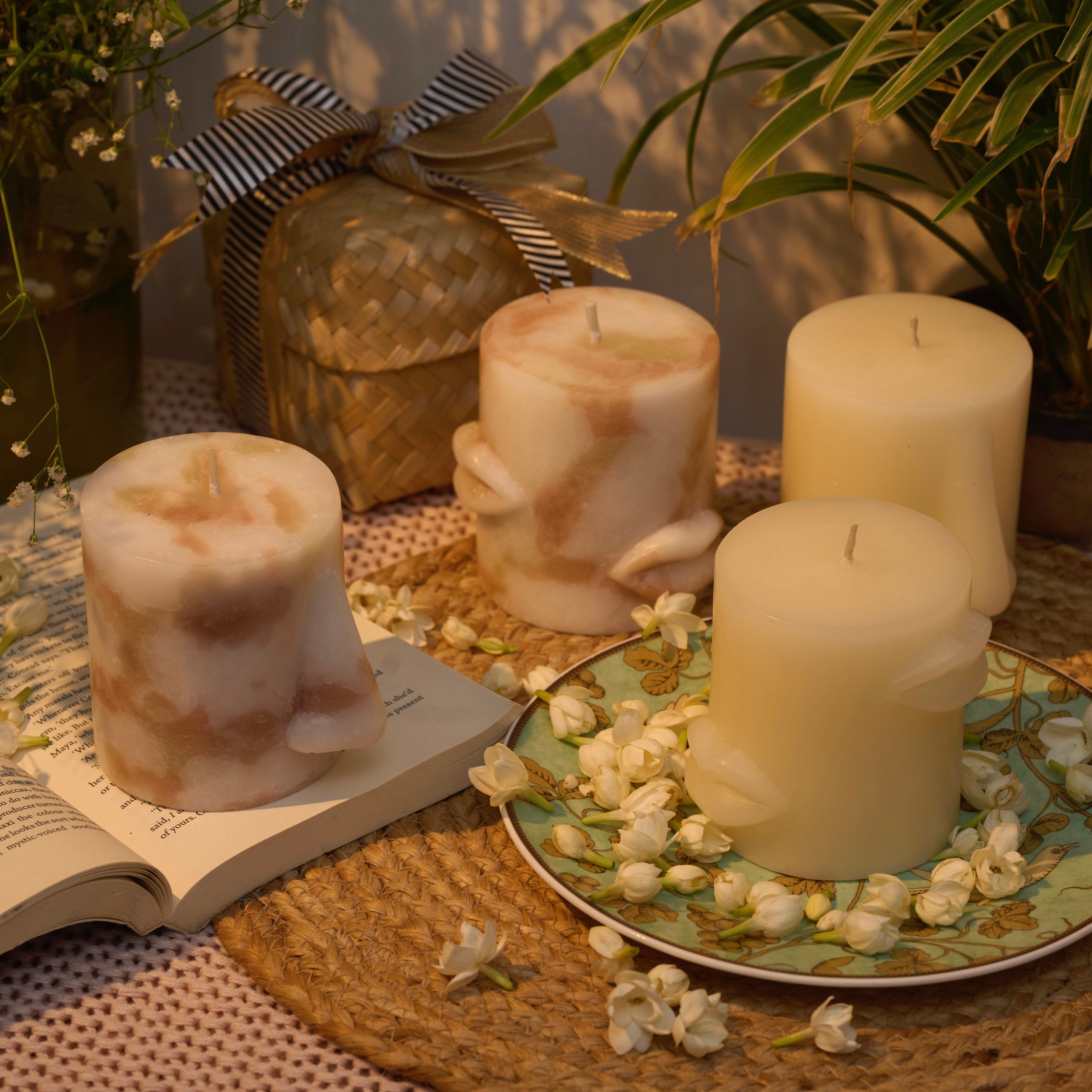 Whisper - Sculpted Lips Candle