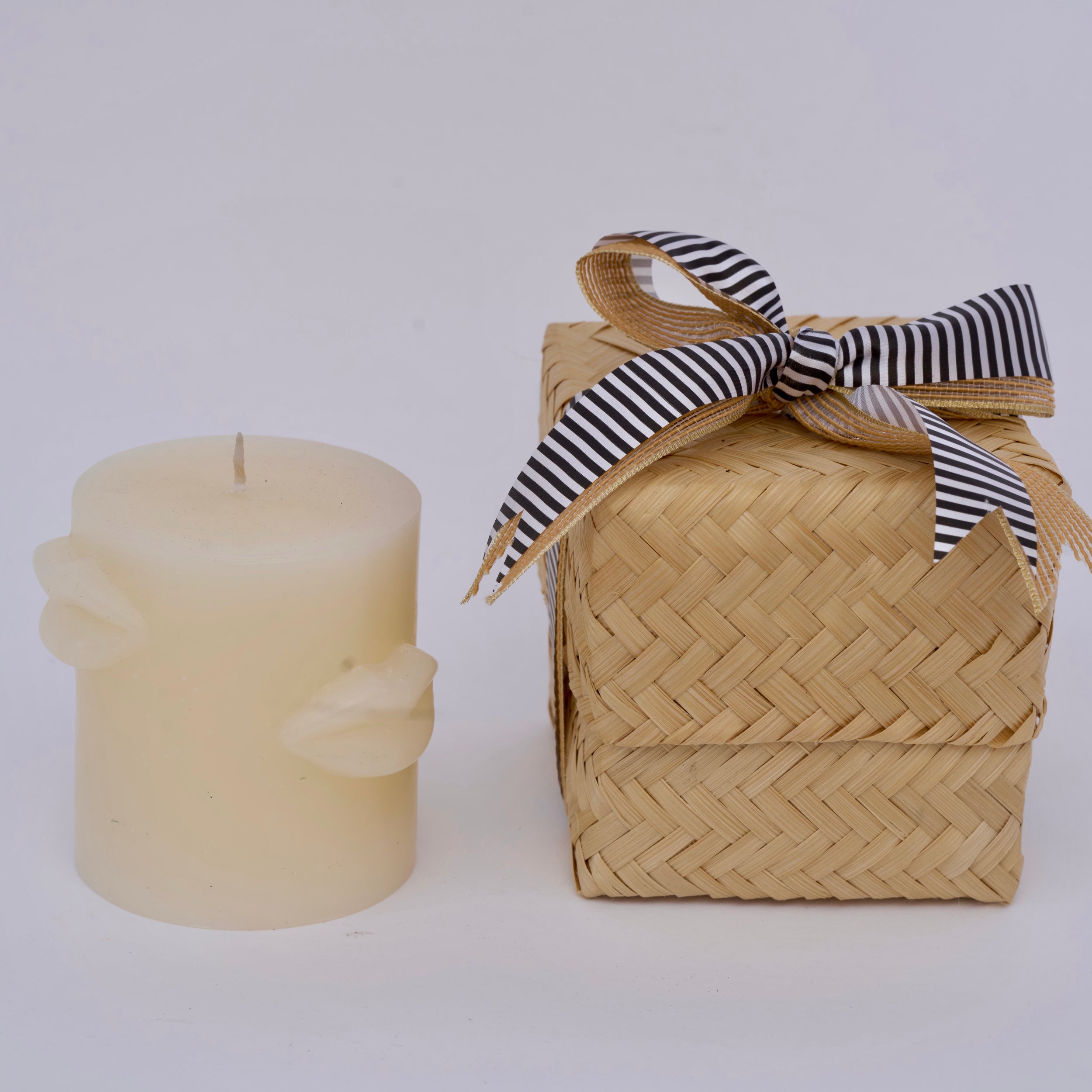 Whisper - Sculpted Lips Candle