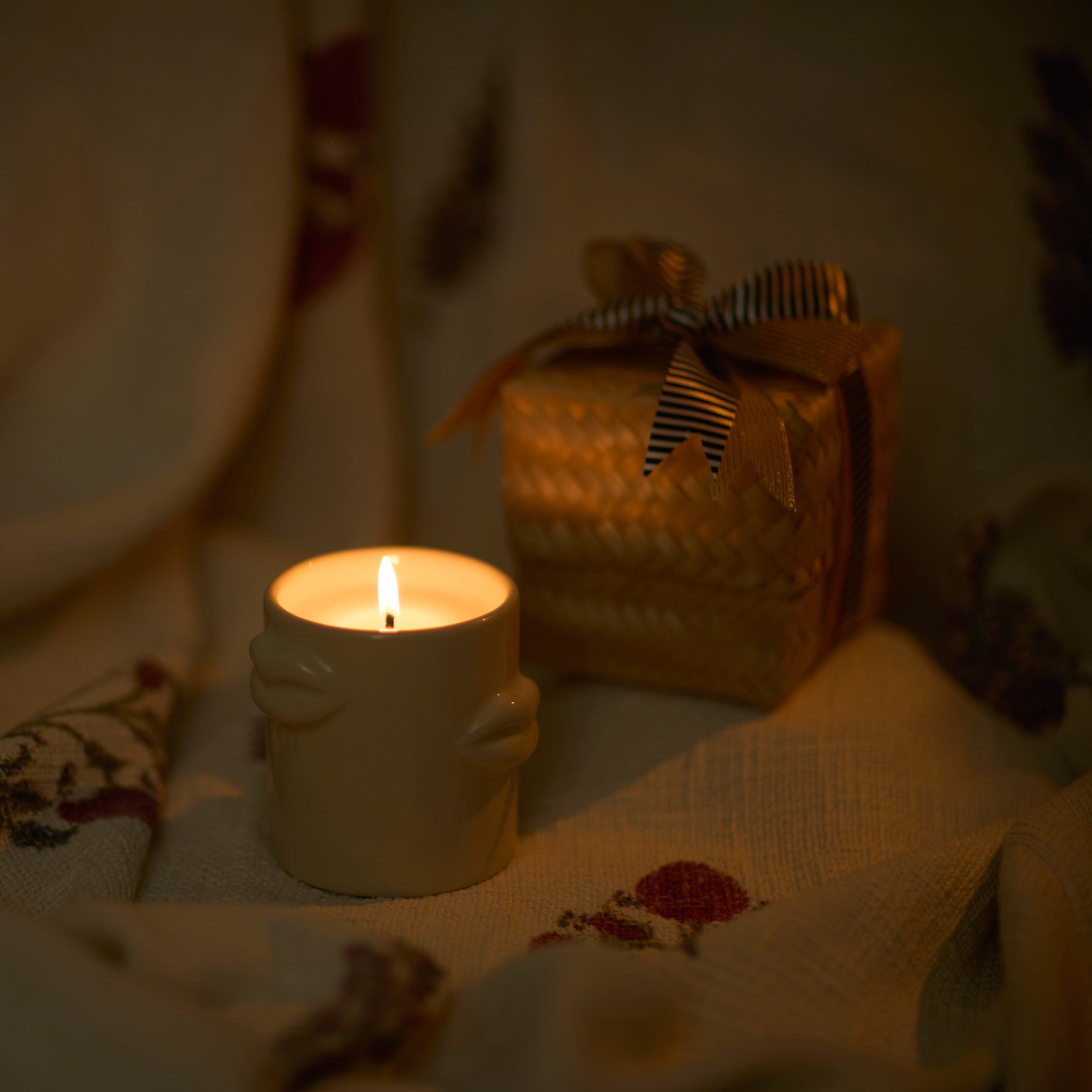 Whisper - Scented Ceramic Lips Jar Candle