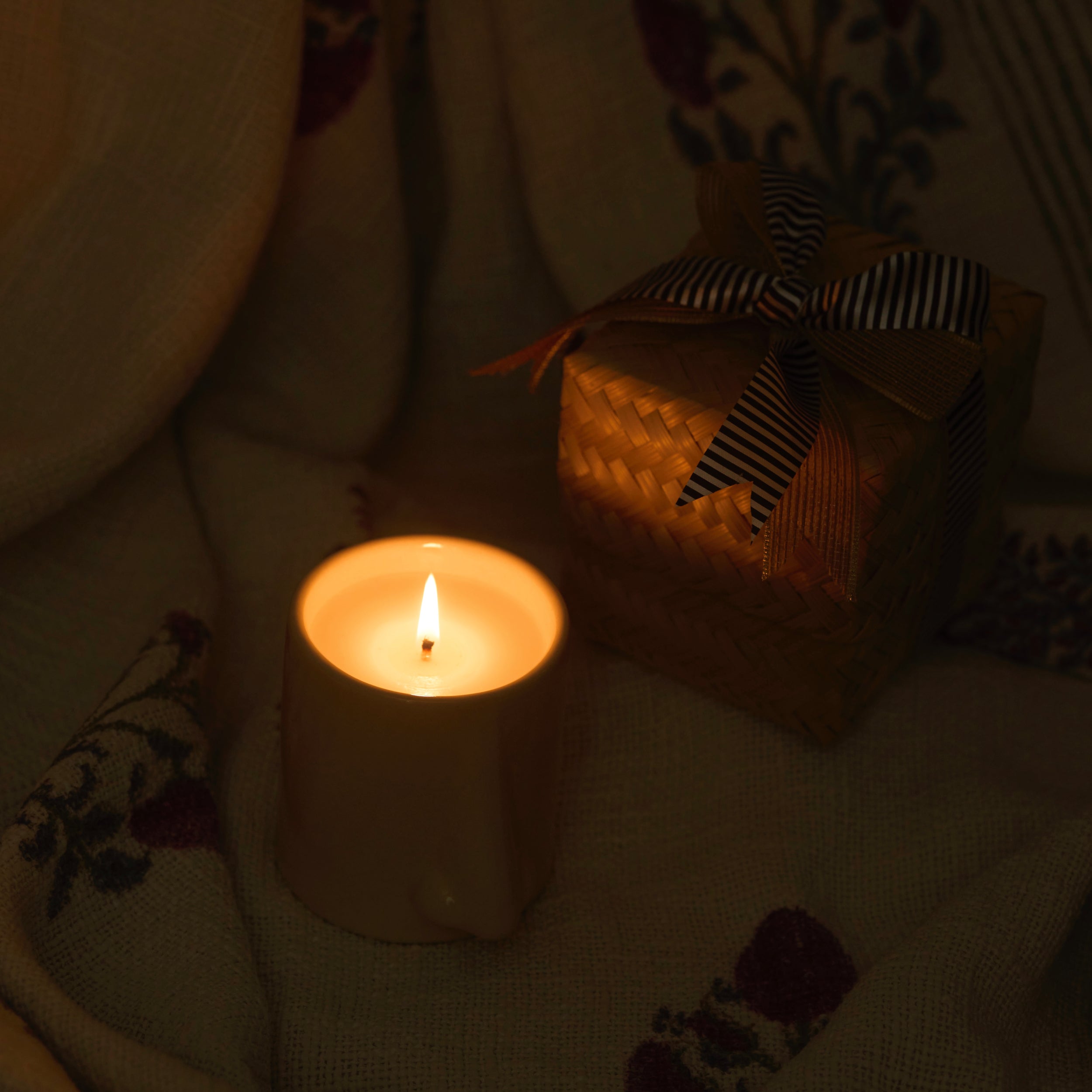Breathe - Scented Ceramic Nose Jar Candle